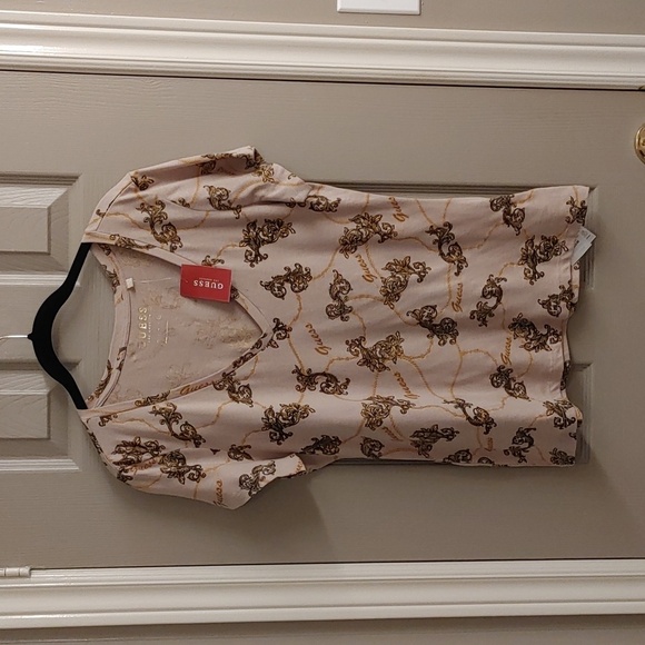 NWT Women's Guess Taupe Short Sleeve T- Shirt - Picture 3 of 8